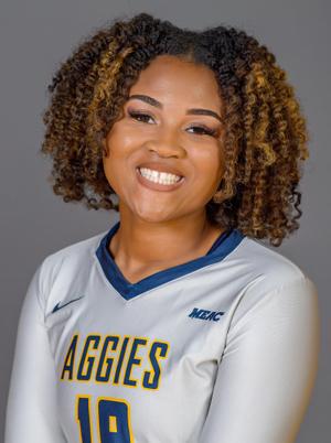 Arianna Mackey volleyball photo